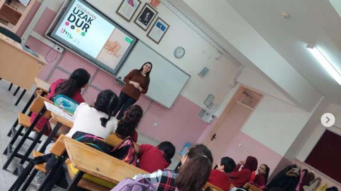 Psikolojik Danışmanı/Rehber Öğretmenimiz Tuğba MUTLU ERGÜN Tarafından Öğrencilerimize Çeşitli Konularda Eğitimler Verildi.