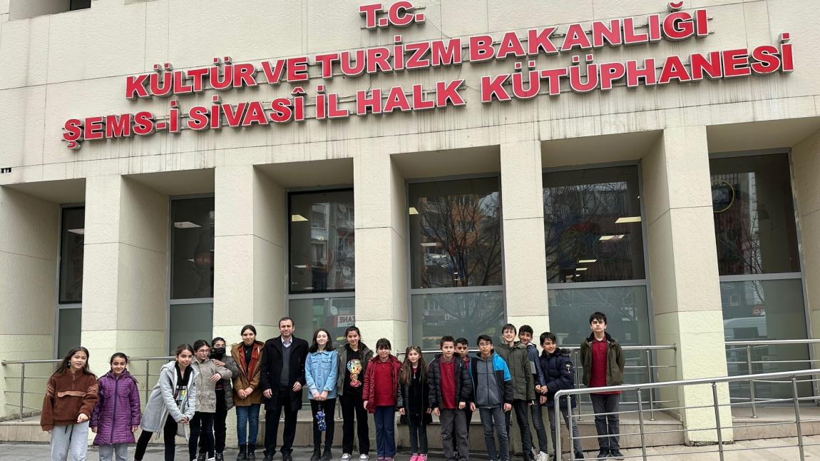 Kütüphane Kulübü Öğrencilerimiz Şems-i Sivasi İl Halk Kütüphanesi'ni Ziyaret Ettiler. 